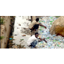 Due uomini a praticare la cosiddetta Open Defecation
